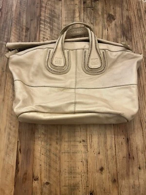 Bolso de cuero grande dorado Givenchy Nightingale Satchel Foto 1 de 4
