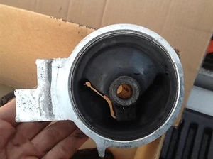 OEM GENUINE 96 97 98 99 00 2000 HONDA CIVIC ENGINE MOTOR MOUNT LEFT DRIVER SIDE - Picture 1 of 3