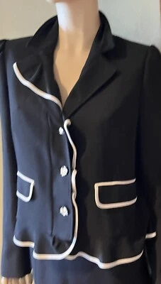 Blazer rojo Valentino negro con bordes con volantes ribete blanco Foto 1 de 4