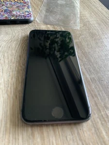 iPhone 8 - 64GB / 76% Akku / Zubehörpaket - Bild 1 von 8