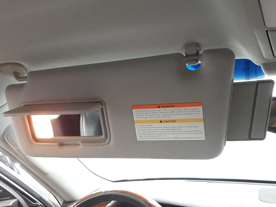 Parasol izquierdo gris OEM para Infiniti QX80 4 puertas Foto 1 de 1