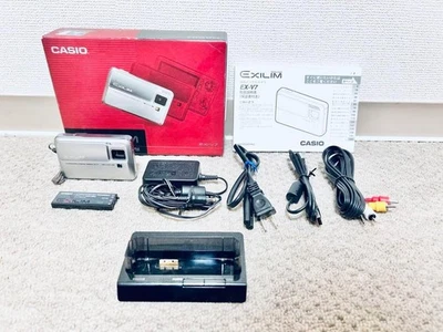 CASIO EXILIM EX-V7 7.2 MP Compact Digital Camera Silver From JAPAN　EX-V7 - Image 1 of 4