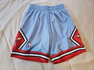 Chicago Bulls Mitchell & Ness Shorts Mens Medium Blue 1997-98 Swingman Hardwood - Picture 1 of 7