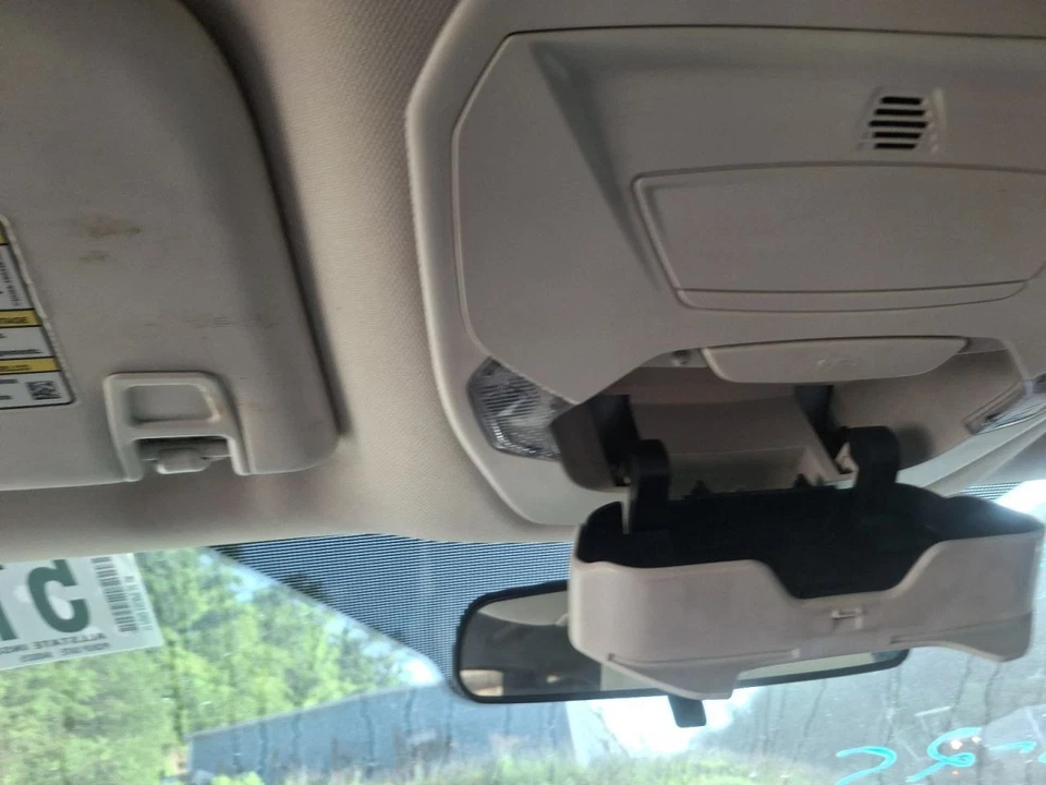 Espejo retrovisor Ford Escape 2017 atenuación manual SUV gris usado 122 k millas Foto 1 de 1