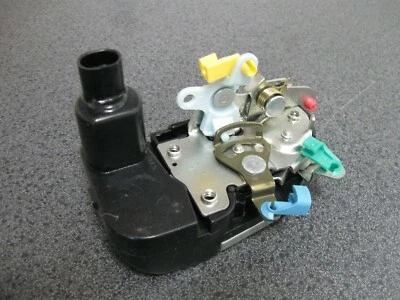 NEW GENUINE MOPAR LEFT DOOR LOCK ACTUATOR (PN 04717473AB) Foto 1 de 2
