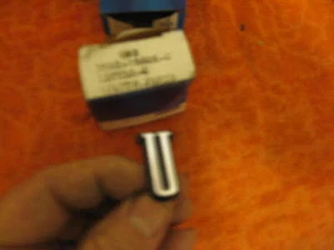 Ford de lote antiguo 1975 carta de capó ""U"" D5SZ-16606-C - Imagen 1 de 1