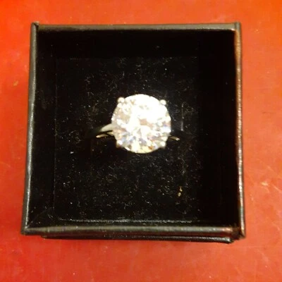 Anillo solitario de ley tamaño 8 hecho con circonitas redondas de 10 mm de Swarovski (318) Foto 1 de 4