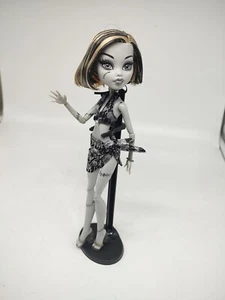 Monster High Skull Shores - Frankie Stein Black & White Puppe - Bild 1 von 4