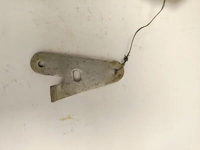 Dodge Plymouth Desoto Deluxe 1939 S-6 P8 Deluxe capó izquierdo manivela de bloqueo nuevo 793910. Foto 1 de 3