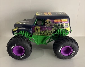 Camión de radiocontrol Spin Master 66808RX 2021 Monster Jam Grave Digger sin control remoto sin probar - Imagen 1 de 6