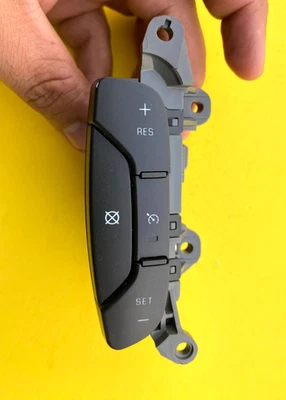 2008-17 BUICK ENCLAVE STEERING WHEEL CRUISE CONTROL SWITCH ASSEMBLY OEM 15819309 - Image 1 of 4