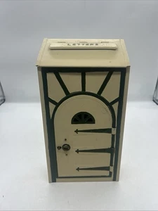 Vintage Metall Wandhalterung PN Co US Briefkasten mit Briefschlitz und lackierter Tür Design - Bild 1 von 11