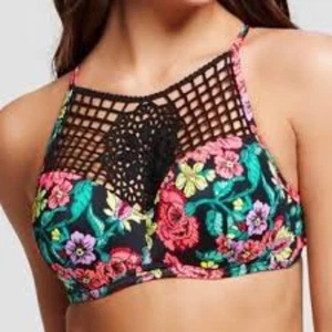 Top halter de ganchillo Shade & Shore 36B - Imagen 1 de 8