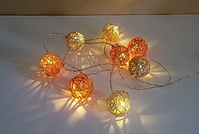 Guirnalda de bolas de vid naranja/beige batería cadena luces juego de 8 luces interior Foto 1 de 4