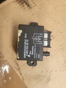 BATTERIERELAIS A0035422619 MERCEDES C-KLASSE W204 2012 - Bild 1 von 2