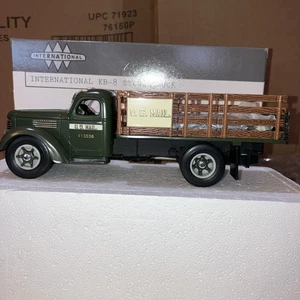First Gear 1/34 Scale International KB-8 Stake Truck US Mail 19-2450 Neu - Bild 1 von 24