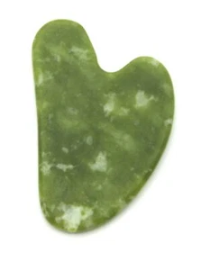 Gua Sha Serpentin grün 7,5 x 4,5 cm geschwungene Form - Bild 1 von 1