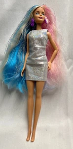 Bambola - Capelli rosa, blu e biondi - Vestito argento - Foto 1 di 3