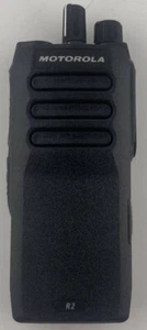 Motorola AAH11YDC9JA2AN UHF 400-480MHZ IP55 MOTOTRBO R2 TRAGBARES ZWEIWEGE RADIO - Bild 1 von 6