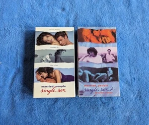 VERHEIRATETE MENSCHEN, SINGLE SEX 1 & 2 VHS Kassetten Konvolut Erotik Thriller Triboro RAR - Bild 1 von 3