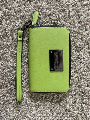 Kenneth Cole Reaction Women's Green Wallet Card Holder Zip Around - Image 1 of 4