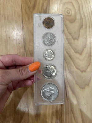 Juego de prueba de Estados Unidos 1966 - 5 monedas en soporte Whitman Foto 1 de 4