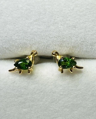 Серьги-динозавры из 18-каратного золота 925 пробы с натуральным зеленым хромом диопсидом - Изображение 1 из 4