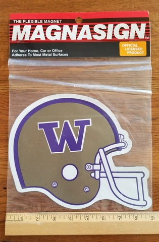 Vintage MAGNASIGN Magnet U of W Football Helmet NCAA NEW. Tailgating party Cover