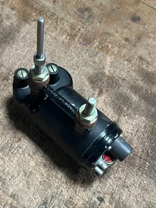 Se adapta a Motor limpiaparabrisas CAV comercial del ejército militar 5567 12 voltios NOS E24 - Imagen 1 de 11