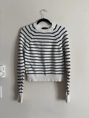 Suéter minimalista tejido grueso a rayas French Connection XS negro blanco preppy Foto 1 de 4