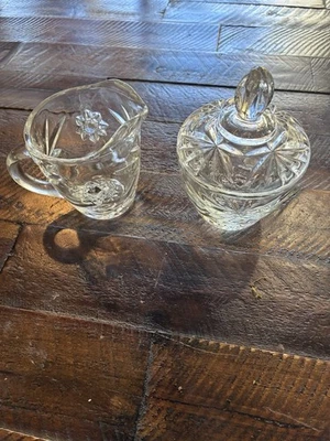 Juego de azucarero de vidrio cortado vintage con tapa y crema patrón Starburst  Foto 1 de 4