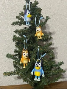 JUEGO DE 4 ADORNOS NAVIDAD AZUL Y FAMILIAR NUEVOS LISTOS PARA COLGAR - Imagen 1 de 4