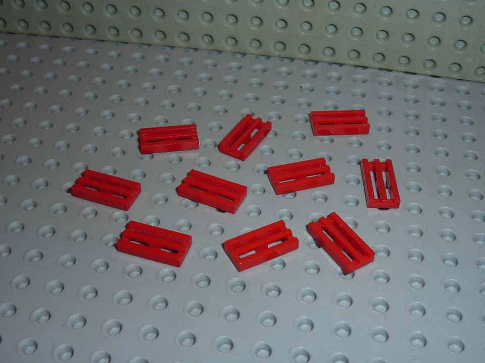 10 LEGO Red Tiles 1 x 2 Grille 2412 / Set 7905/7208/10183/10192/10019/6597/6959. - Photo 1/1