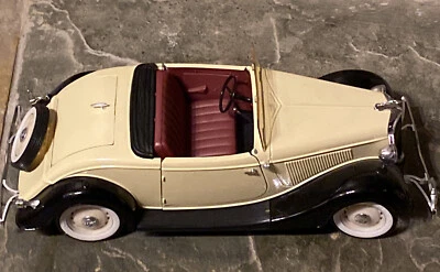 Solido 1934 Ford V8 Echelle Roadster Diecast 1:19 Model Car W/ Box - Image 1 of 4