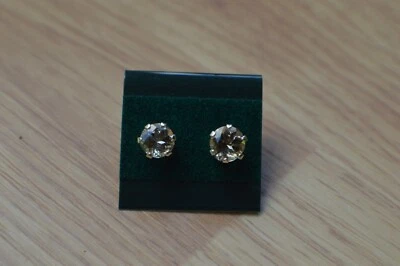 Pendientes solitario de berilo amarillo premium de 1,82 quilates de plata de ley fina de 6,5 mm Foto 1 de 4