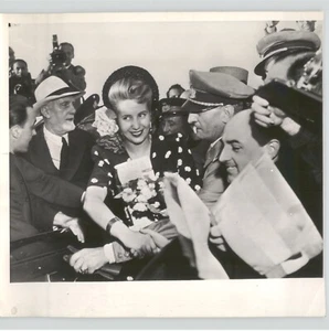 ARGENTINA Esposa del Presidente e Icono EVA PERÓN Vintage 1947 Foto de Prensa - Imagen 1 de 2