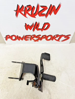 Harley-Davidson Street XG 500 2020 montaje de clavija de pie de control delantero derecho OEM Foto 1 de 4