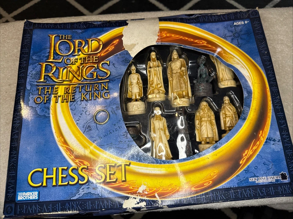 The Lord of the Rings The Return of the King Chess Set Including the Gold Ring - Image 1 of 4
