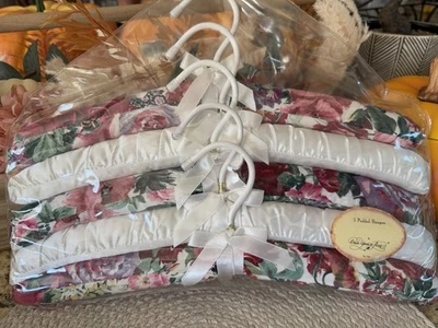 Cabides acolchoados vintage Once Upon A Rose conjunto de 5 lindos mistura floral/creme - Imagem 1 de 4