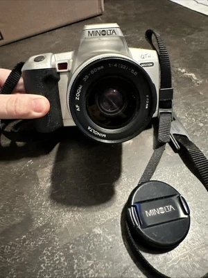 Cámara réflex Minolta Maxxum QTsi 35 mm con lente de 35-80 mm Foto 1 de 3