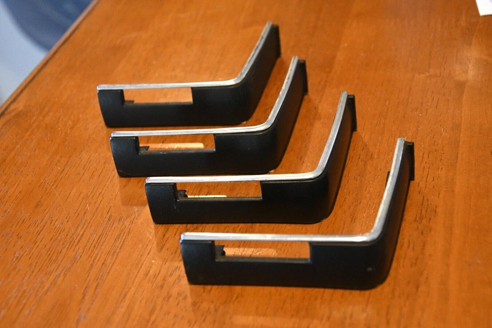 Tapicería de tablero esquina derecha Volvo 240 242 244 245 240DL GL Turbo Foto 1 de 1