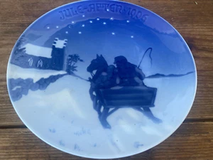 Plato de Navidad Bing Grondahl Jule 1906 Trineo a Iglesia Caballo Trineo Danés - Imagen 1 de 3
