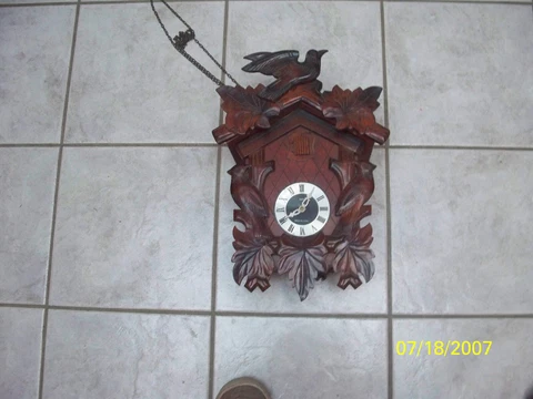 8-day  cuckoo clock for parts Cover