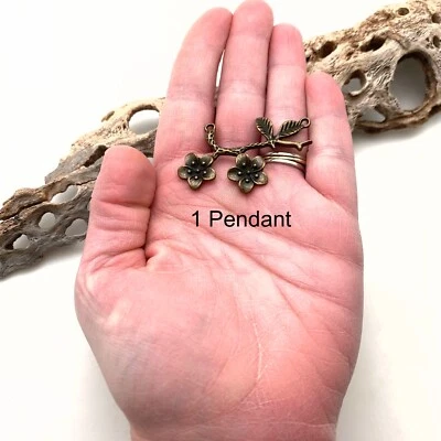 Flower Tree Branch Metal Double Loop Pendant (Available In 2 Options) (MP237) - Imagem 1 de 4