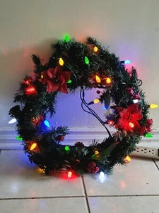Vintage Lighted Plastic Christmas Wreath 18" Poinsettia Pinecones Kitschy - Bild 1 von 8