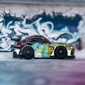 Pin Leen Customs 2022 Good Smile Racing Hatsune Miku Mercedes AMG GT300 #/1000 - Imagen 1 de 2