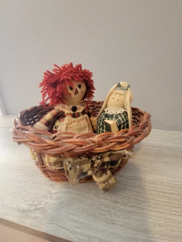 VINTAGE WICKER BASKET WITH HANDMADE RAGGEDY ANNE AND BUNNY DOLLS. VERY UNIQUE Cover
