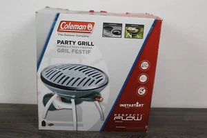 NUOVO Coleman Party Grill Outdoor Portatile Propano PerflectFlow BBQ Road Trip - Foto 1 di 8
