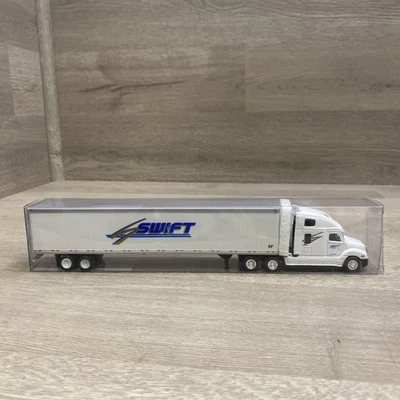 Remolque Ton Freightliner Columbia Swift Transportation blanco con furgoneta seca 3154 1:87 Foto 1 de 4