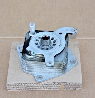 Оригинальный масляный радиатор 2022-2025 Toyota Tundra 15710-f4010 - Изображение 1 из 3